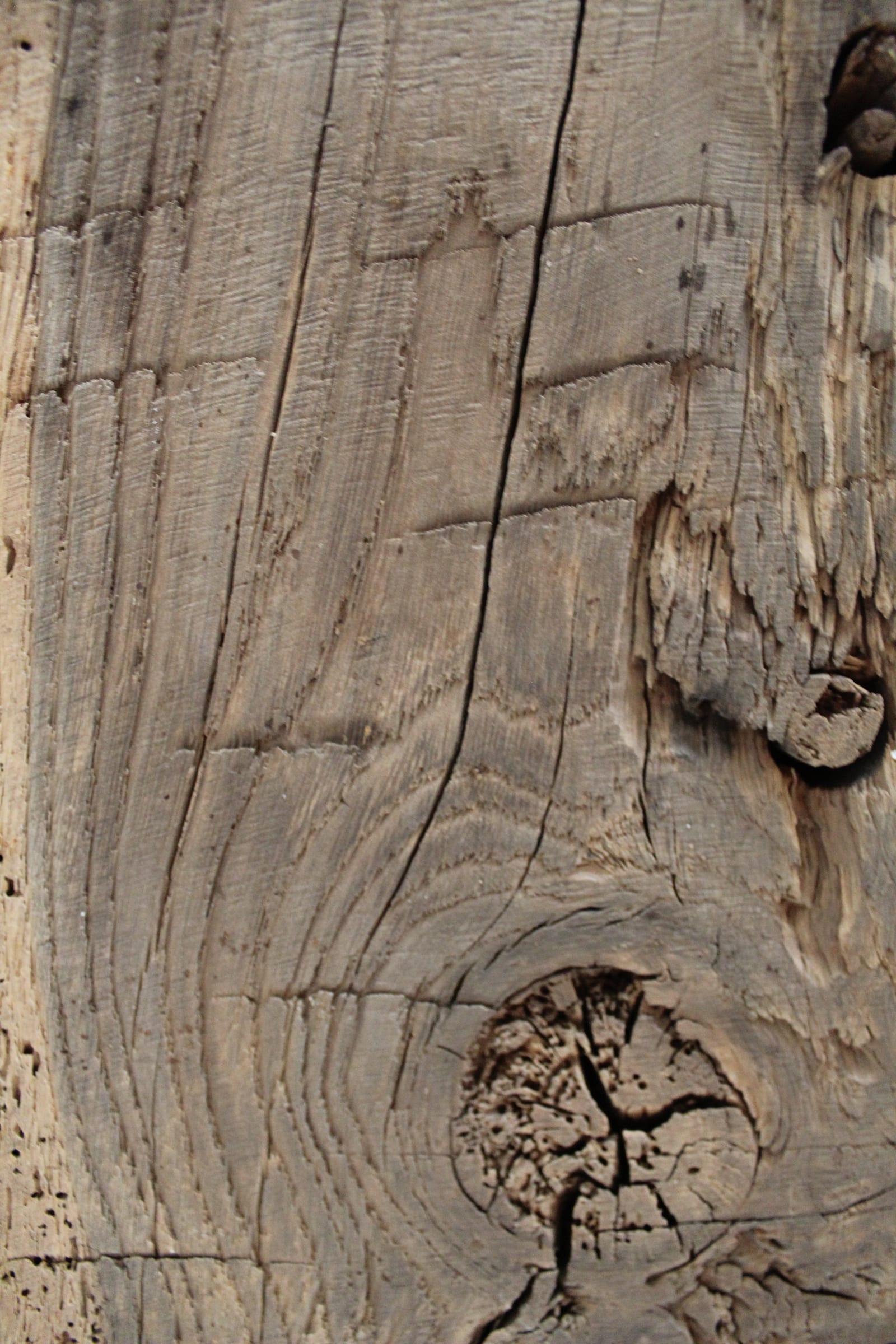 Close-up van verweerd, hergebruikt eikenhout